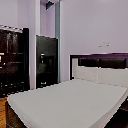Oyo Hotel Crown Lucknow Bagian luar foto