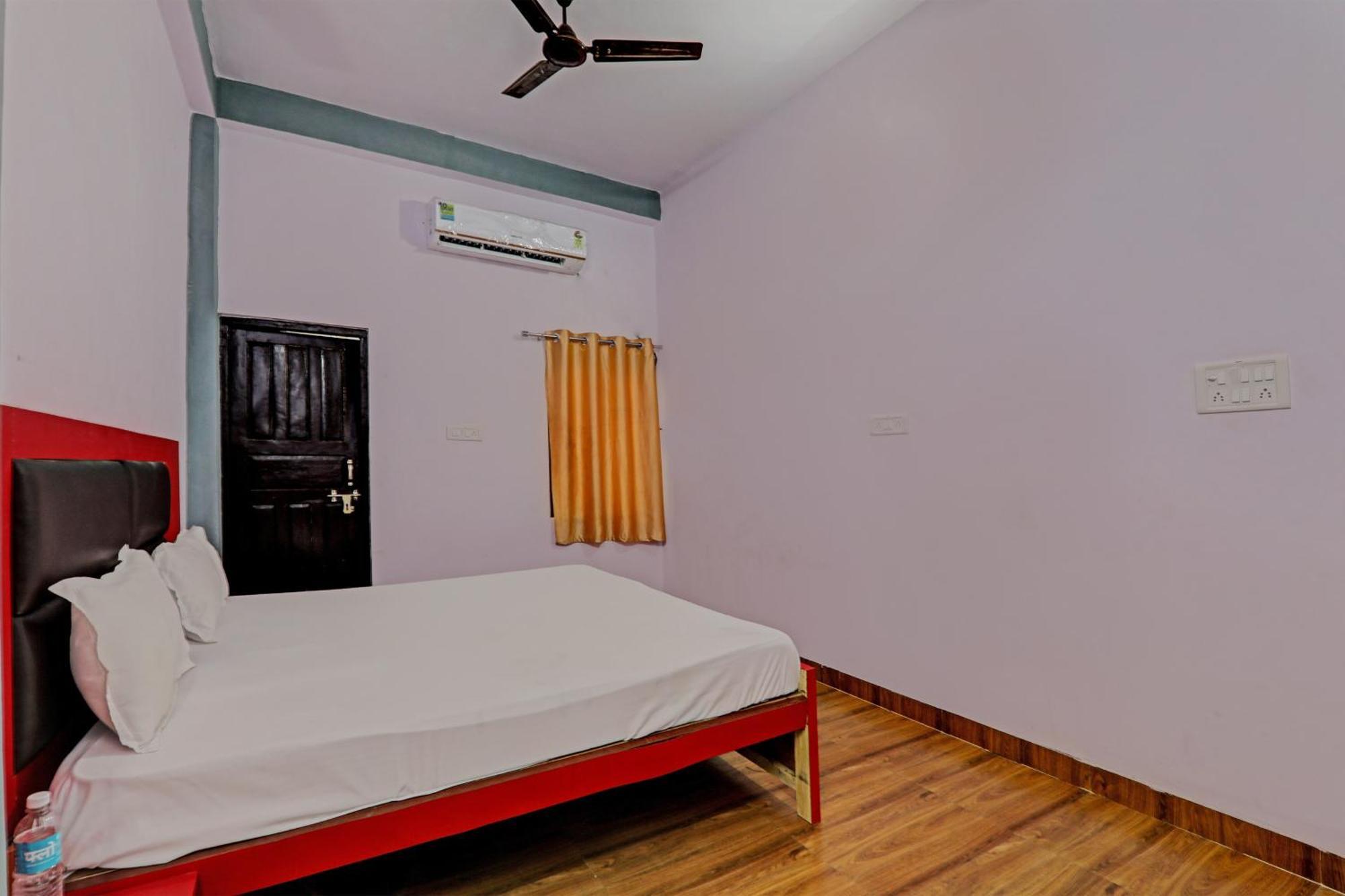 Oyo Hotel Crown Lucknow Bagian luar foto
