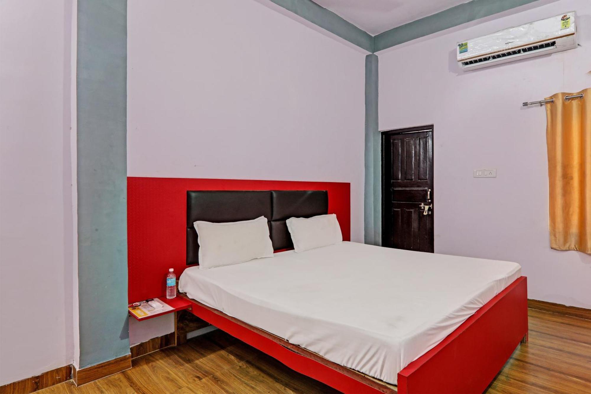 Oyo Hotel Crown Lucknow Bagian luar foto